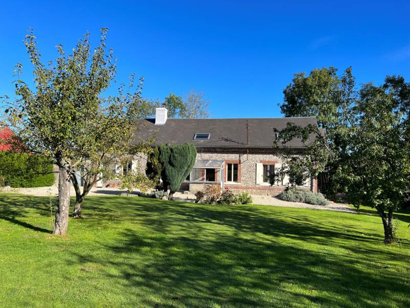 Proche FECAMP 76400 maison briques et silex avec dépendances