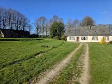 A la campagne proche de Fécamp, Longère de caractère à vendre avec grand bâtiment