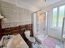 Charmante maison briques et silex en très bon état avec 3 chambres et jardin