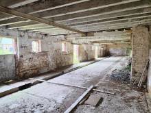 A vendre, bâtiment en briques et silex à réhabiliter situé à la campagne proche de Fécamp / Goderville
