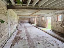 A vendre, bâtiment en briques et silex à réhabiliter situé à la campagne proche de Fécamp / Goderville