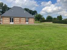 A vendre à la campagne entre GODERVILLE et FECAMP superbe bâtiment rénové avec jardin