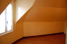 A vendre maison pour petit budget très bien située avec jardin