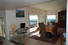 A vendre, superbe maison idéalement située avec vue imprenable sur le port et la ville  