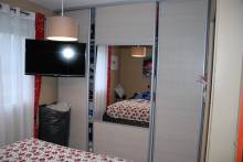 A acheter pavillon récent avec suite parentale de plain-pied dans village avec commodités et école