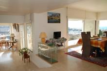 A vendre, superbe maison idéalement située avec vue imprenable sur le port et la ville  