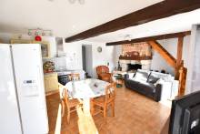 Dans la campagne proche de Valmont à vendre, propriété avec maison briques et silex, activité de gîte possible, bâtiment, chalet et garage