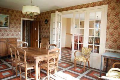 Maison à vendre en briques et silex avec beau terrain