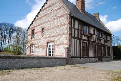 A acquérir demeure de caractère proche valmont avec grand terrain