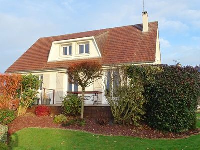 A vendre en plein centre de FAUVILLE EN CAUX pavillon sur sous sol complet avec 4 chambres dont une de plain-pied  à 2 pas des commerces et des écoles FAUVILLE EN CAUX  